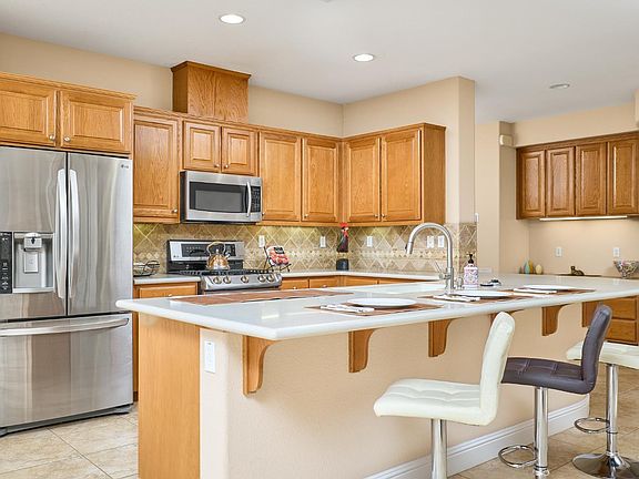 3rd image of 541 Redmont