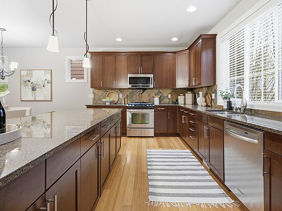 4th image of 12325 NE 86th Way