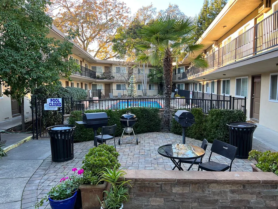 Tiffany Plaza Apartments