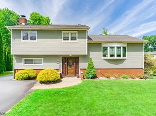 320 Horseneck Rd, Fairfield Twp., NJ 07004