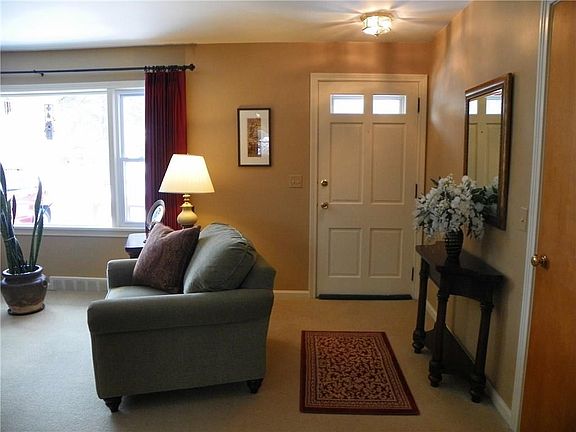 3rd image of 24 Woodside Dr