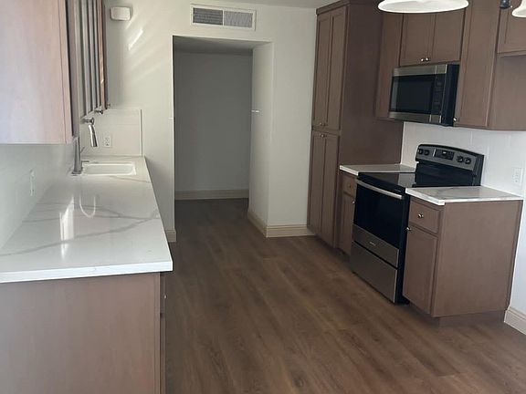 4th image of 728 W Sussex Way