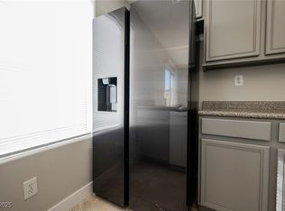 6075 Las Nubes Dr, Las Vegas, NV 89142