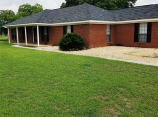 2495 Hogan Rd, Deatsville, AL 36022