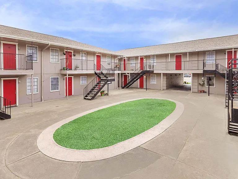 8345 Park Place Blvd — Photo 1