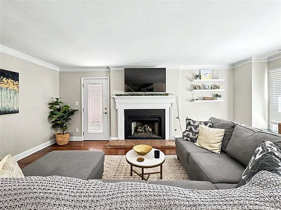 5th image of 184 Peachtree Hollow Ct