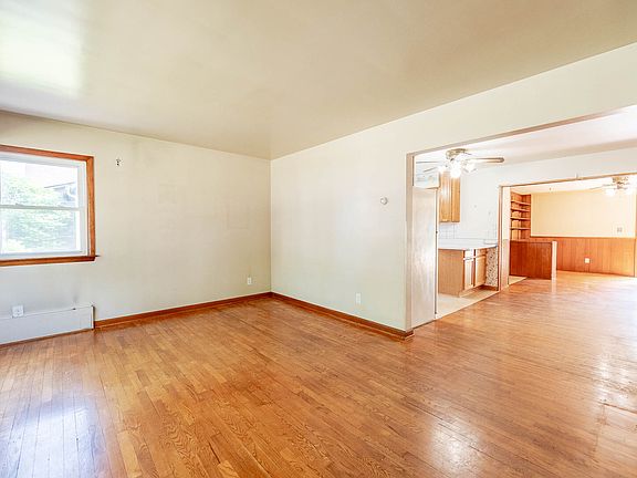 2nd image of 9710 Illinois St