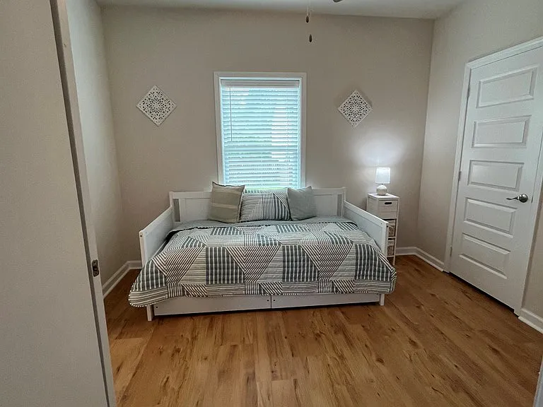 501 Elm St — Photo 6