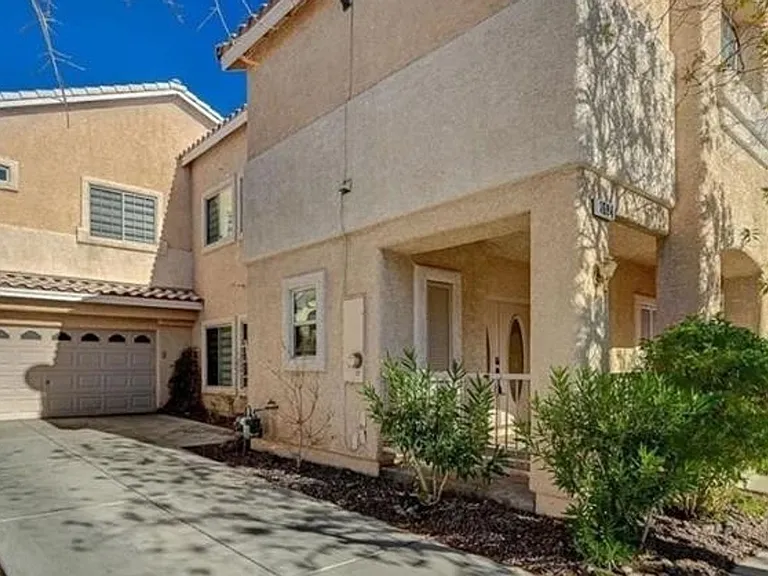 1684 Spotted Wolf Ave — Photo 2