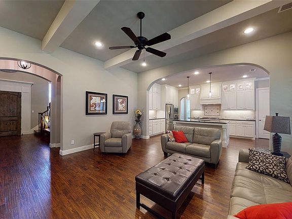3rd image of 3609 Valencia Ct