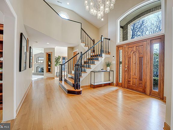 2nd image of 3214 Valley Ln