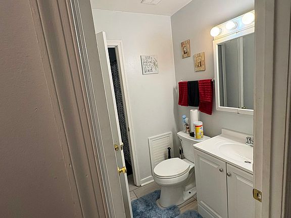 3rd image of 4713 Craddock Ave