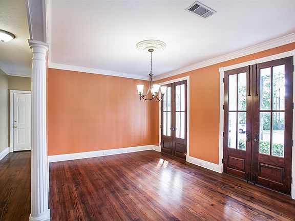 5th image of 303 Hillchase Dr