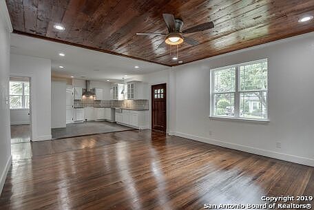 4th image of 239 E Woodlawn Ave