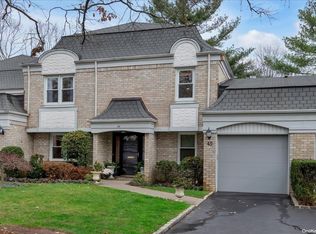 45 Fairway Dr, Manhasset, NY 11030