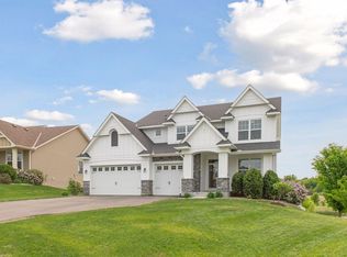 8999 Lakeside Dr, Victoria, MN 55386