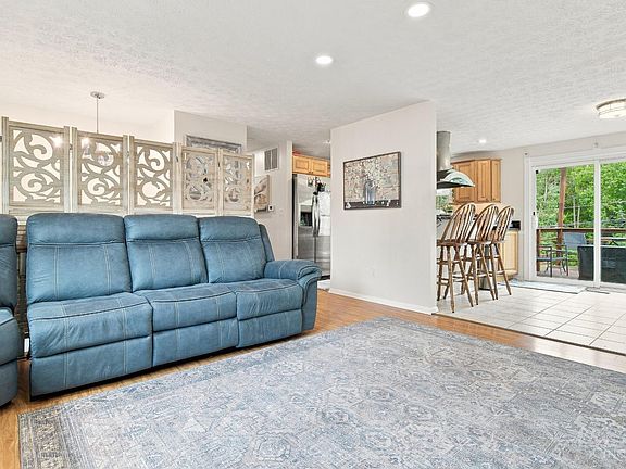 5th image of 4584 Brookview Dr