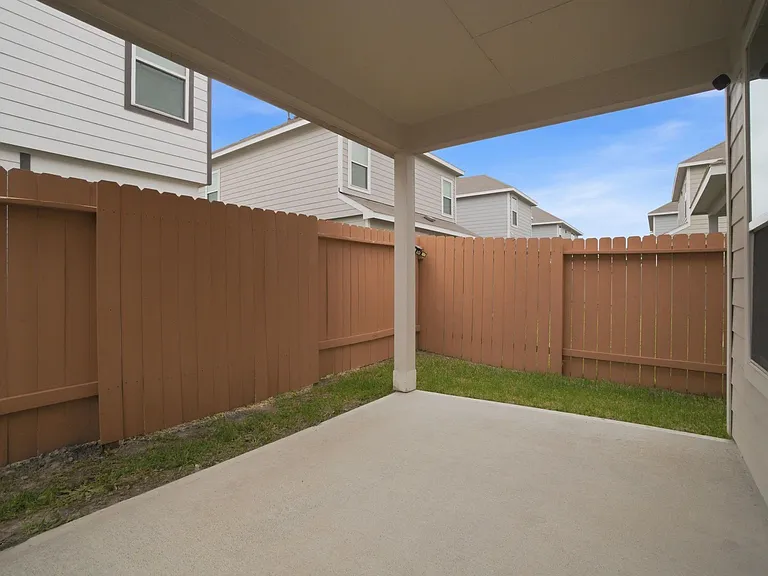 22210 Great Royal Ln — Photo 32
