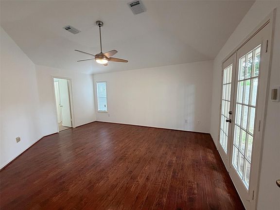 4th image of 2819 Russett Pl W