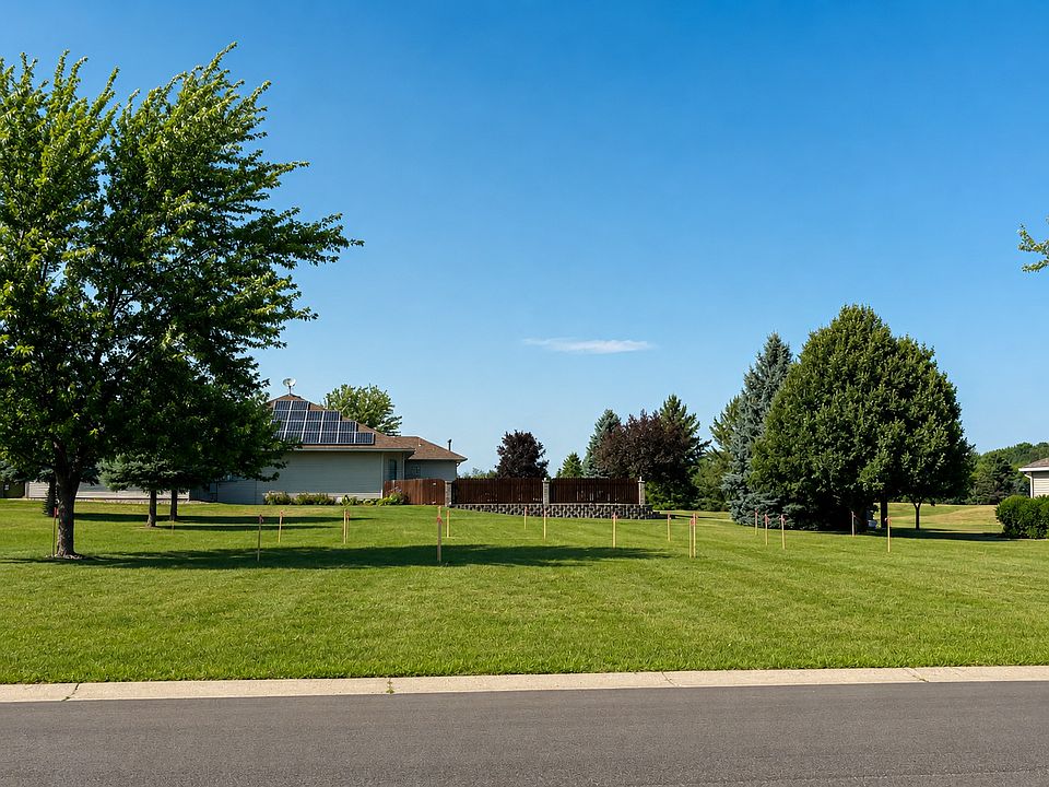 2nd image of 641 Acacia Dr S