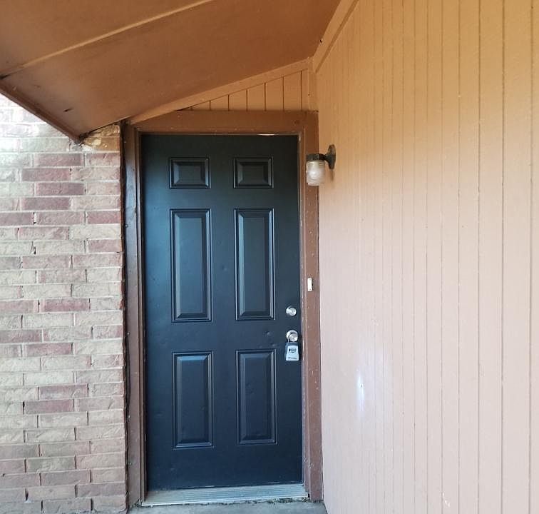 1st image of 1106 SW 77th Pl
