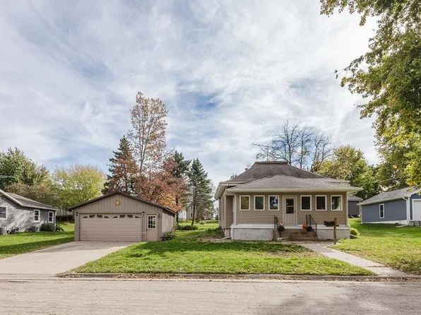 309 E Chapel St, Dodgeville, WI 53533