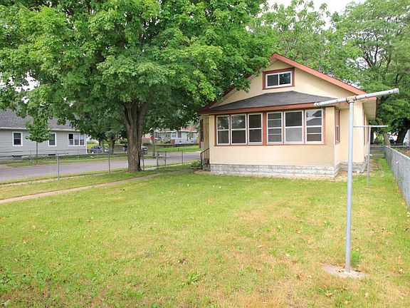 3rd image of 2700 Queen Ave N