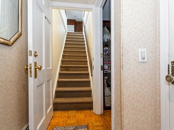 3rd image of 225 Schenck Blvd