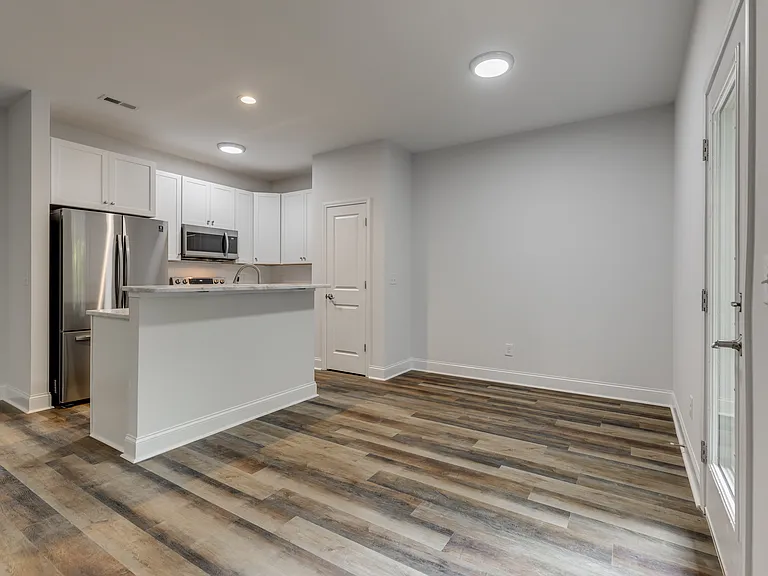 503 Winsor St — Photo 6