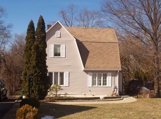 796 Knapps Hwy, Fairfield, CT 06825