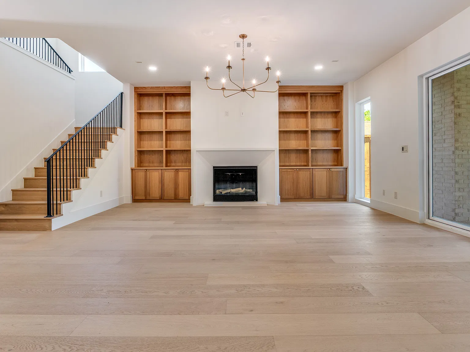 4 bed, 3739 sqft, $9,000 — Photo 3