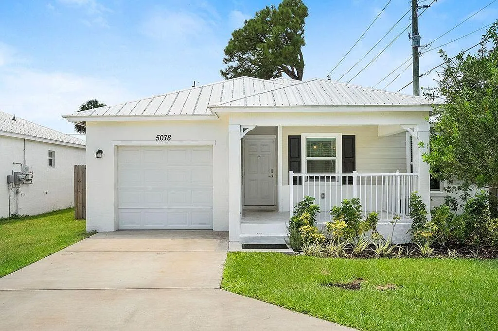 3 bed, 2.0 bath, 1132 sqft, $2,700 — Photo 2