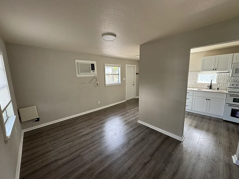 836 Orange Park Ave — Photo 4