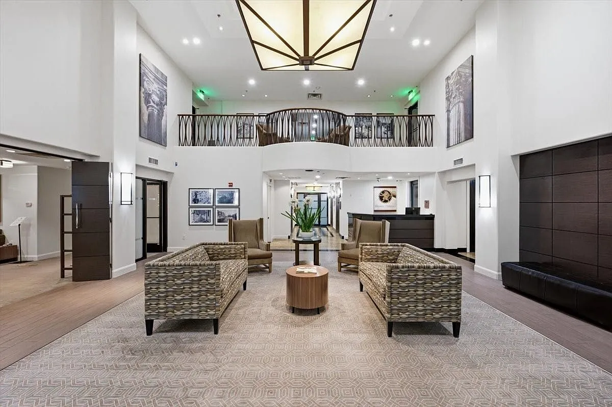 1 bed, 1.0 bath, 733 sqft, $1,995 — Photo 1