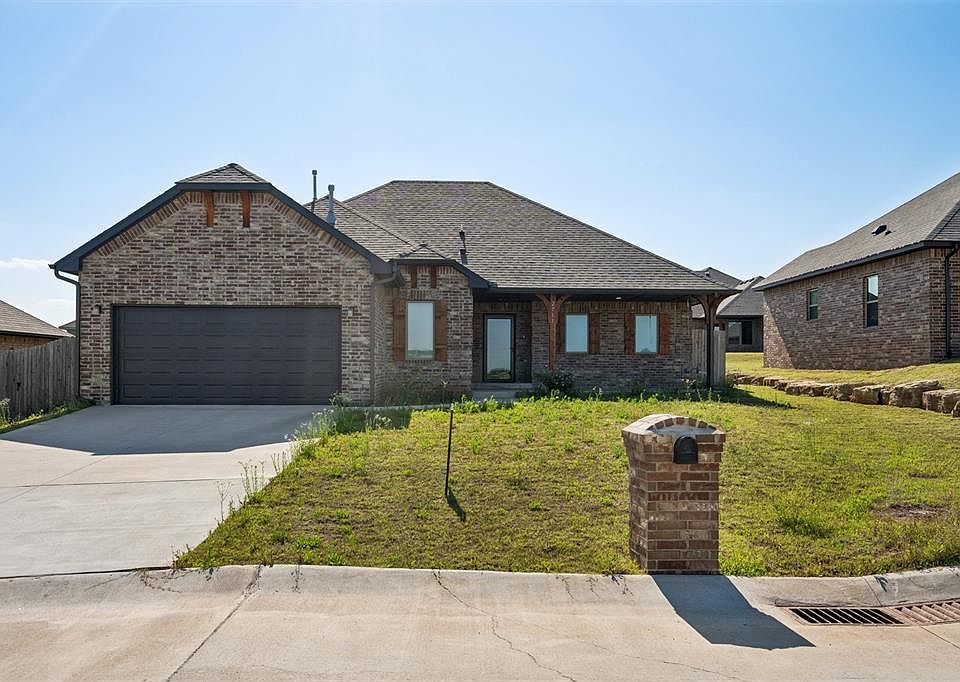 1st image of 2711 Landmark Dr