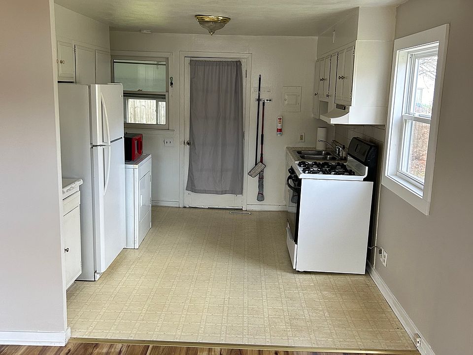 1st image of 24-26 Redwood Ave #1