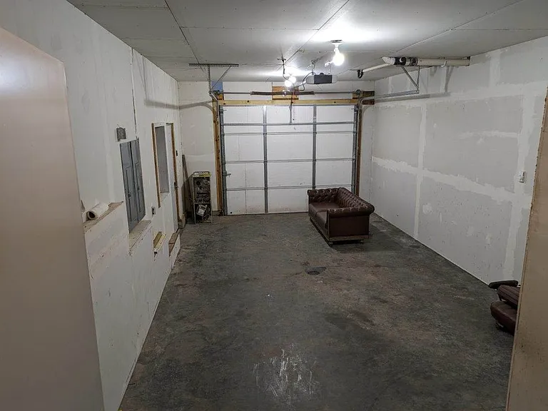 3740 Mission Rd NE — Photo 7