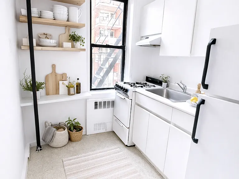 404 E 75th St #3C — Photo 5