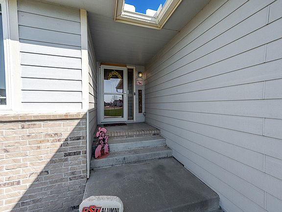 3rd image of 632 E Sprucewood St