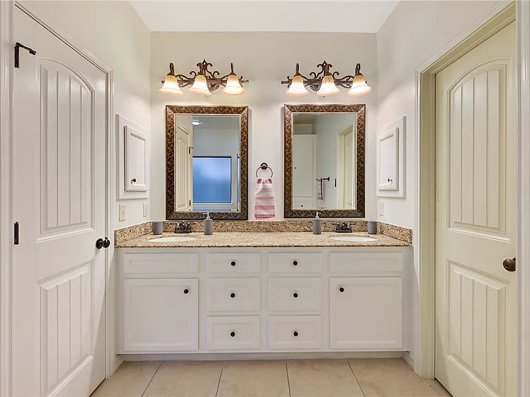 4232 Rocky Rhodes Dr — Photo 13