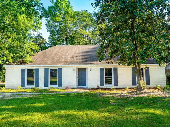 207 Mandalay Dr, Hattiesburg, MS 39402