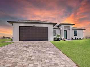 533 NE 15th Terrace Cpe, Coral, FL 33909