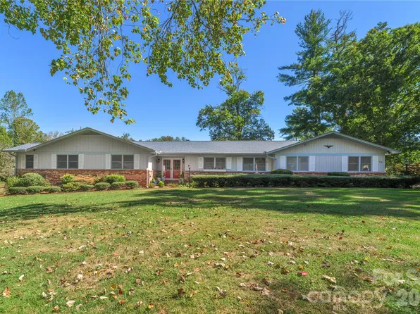 791 Crooked Creek Rd, Hendersonville, NC 28739
