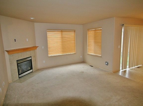 3rd image of 13527 25th Ave W