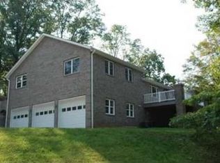 4049 Green Valley Rd, Huntington, WV 25701