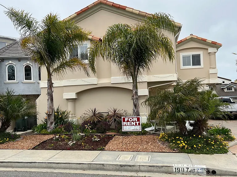 1907 Speyer Ln — Photo 2