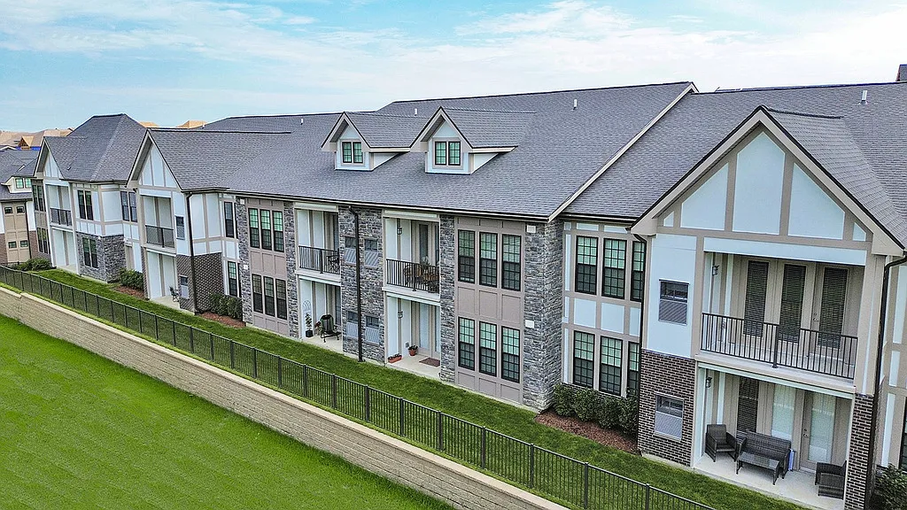 Legacy Rochester Hills Apartments — Photo 3