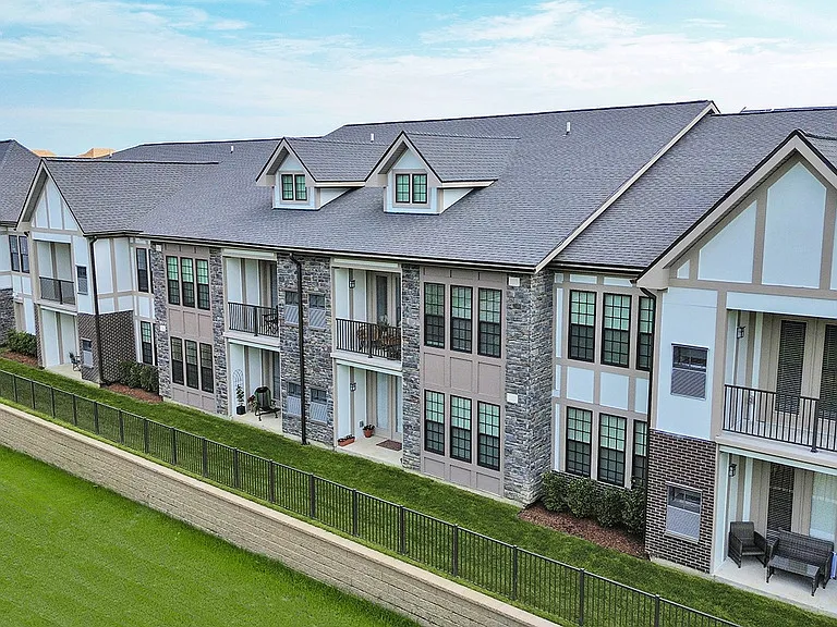 Legacy Rochester Hills Apartments — Photo 3
