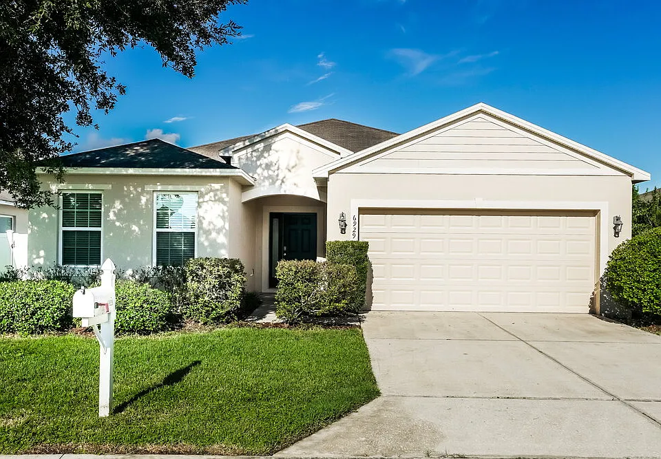 6929 Glenbrook Dr