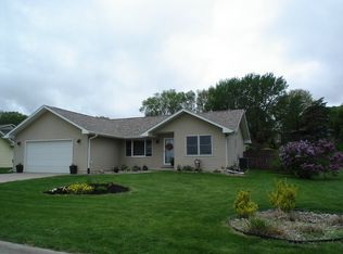 1205 Starview Dr, Hinton, IA 51024